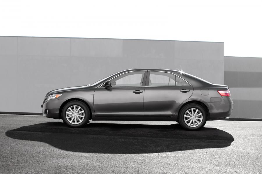  Toyota Camry 2010 года  (фото 42 из 52)